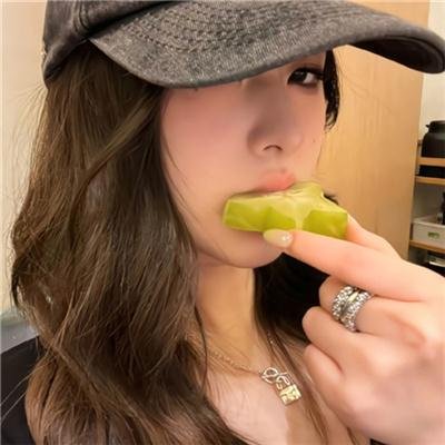 忧郁小女孩 高清封面